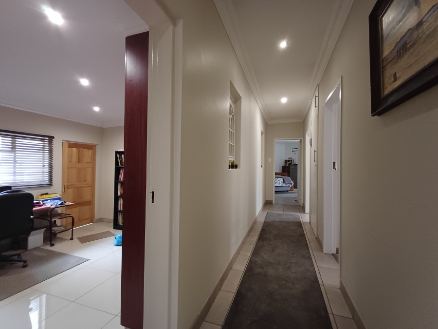 7 Bedroom Property for Sale in Marais Steyn Park Gauteng