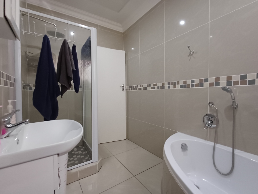 7 Bedroom Property for Sale in Marais Steyn Park Gauteng