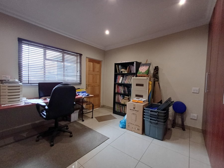 7 Bedroom Property for Sale in Marais Steyn Park Gauteng