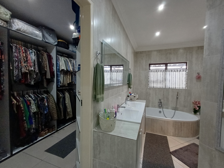 7 Bedroom Property for Sale in Marais Steyn Park Gauteng