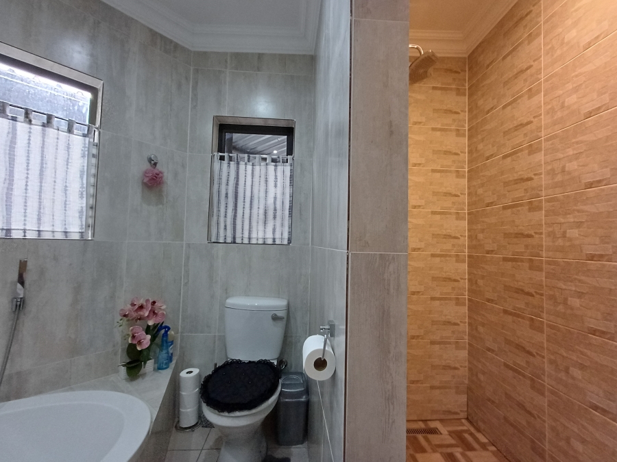 7 Bedroom Property for Sale in Marais Steyn Park Gauteng