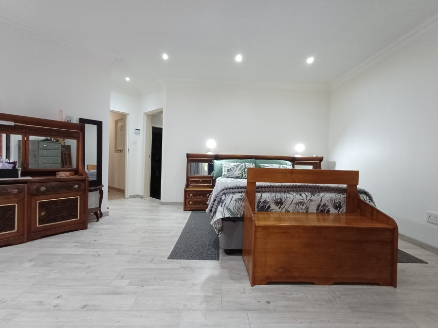 7 Bedroom Property for Sale in Marais Steyn Park Gauteng