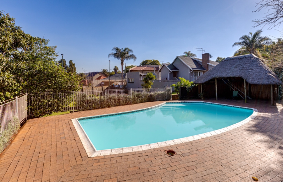 5 Bedroom Property for Sale in Linden Gauteng
