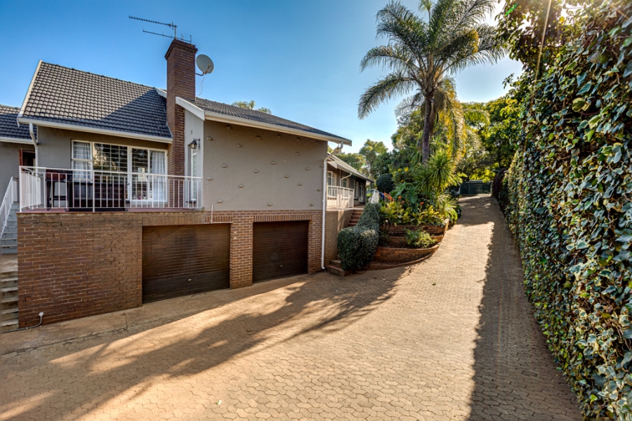 5 Bedroom Property for Sale in Linden Gauteng