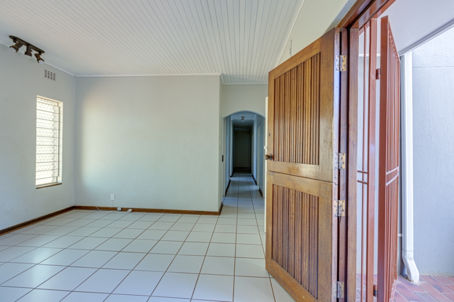 5 Bedroom Property for Sale in Linden Gauteng