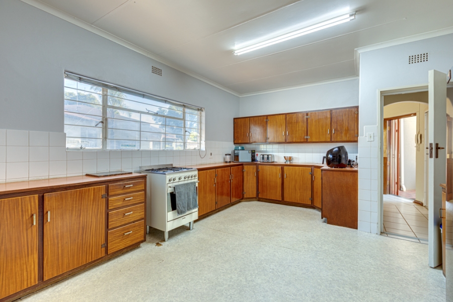 5 Bedroom Property for Sale in Linden Gauteng