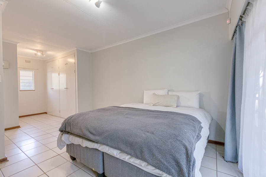 5 Bedroom Property for Sale in Linden Gauteng