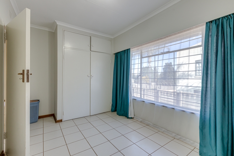 5 Bedroom Property for Sale in Linden Gauteng