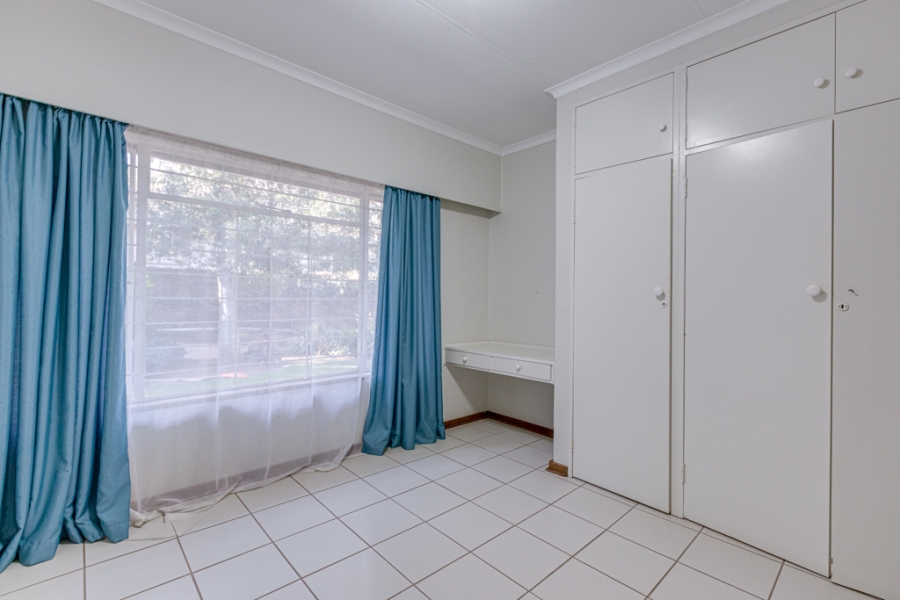 5 Bedroom Property for Sale in Linden Gauteng