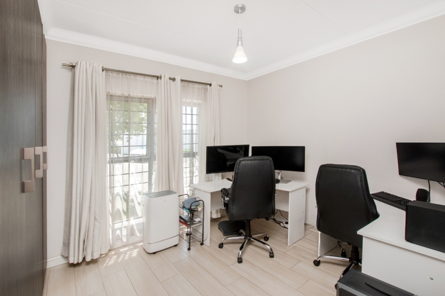 3 Bedroom Property for Sale in Petervale Gauteng