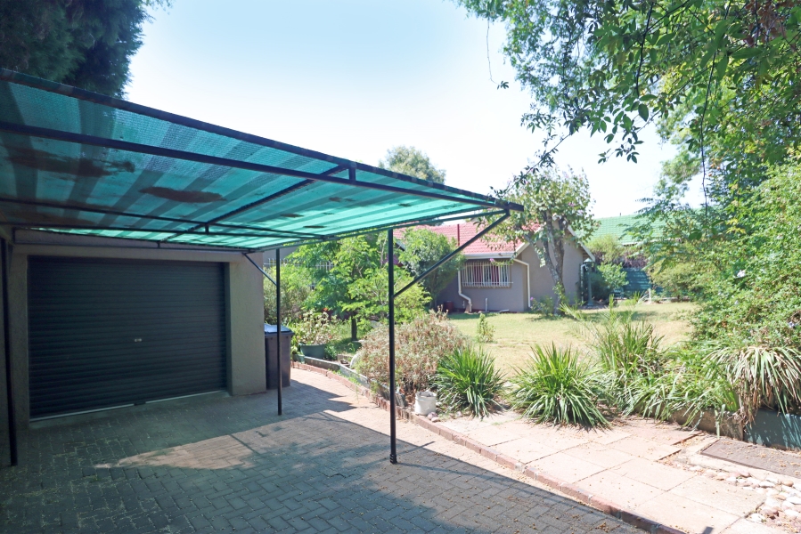 4 Bedroom Property for Sale in Robindale Gauteng