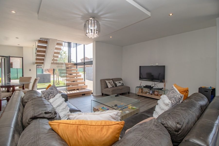 4 Bedroom Property for Sale in Swallow Hills Lifestyle Estate Gauteng