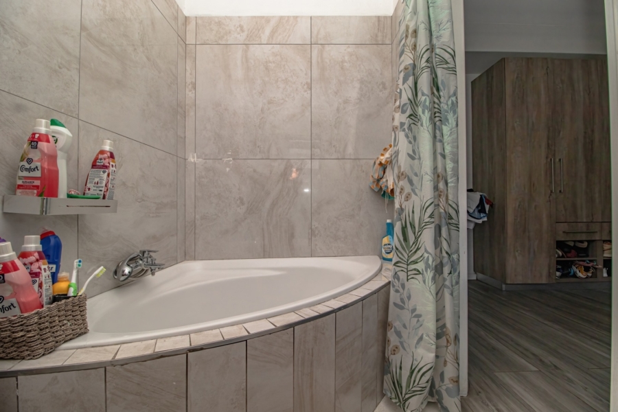 4 Bedroom Property for Sale in Swallow Hills Lifestyle Estate Gauteng