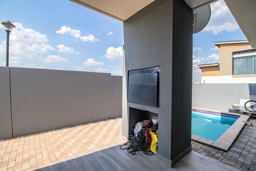 4 Bedroom Property for Sale in Swallow Hills Lifestyle Estate Gauteng