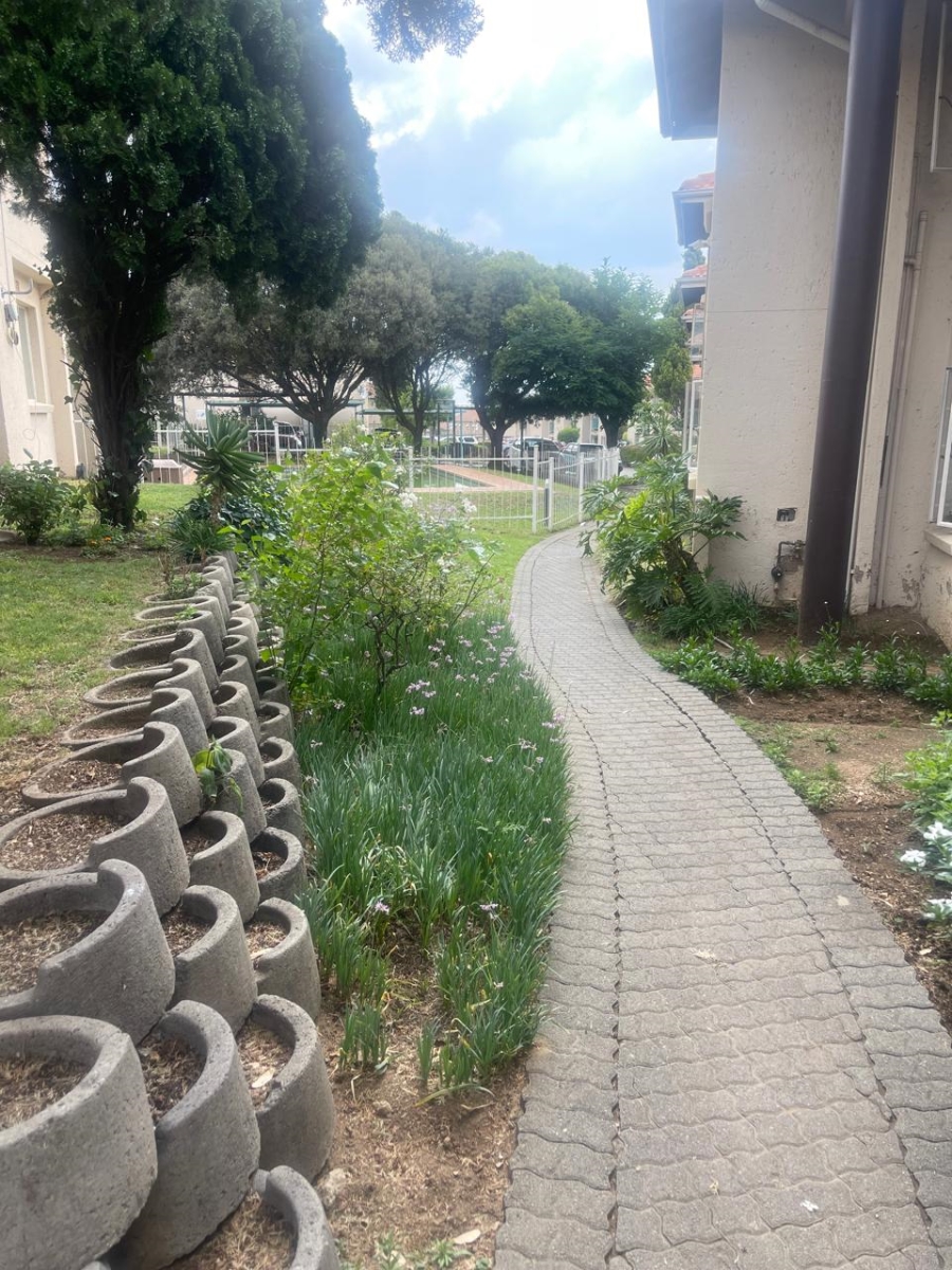 1 Bedroom Property for Sale in Vorna Valley Gauteng