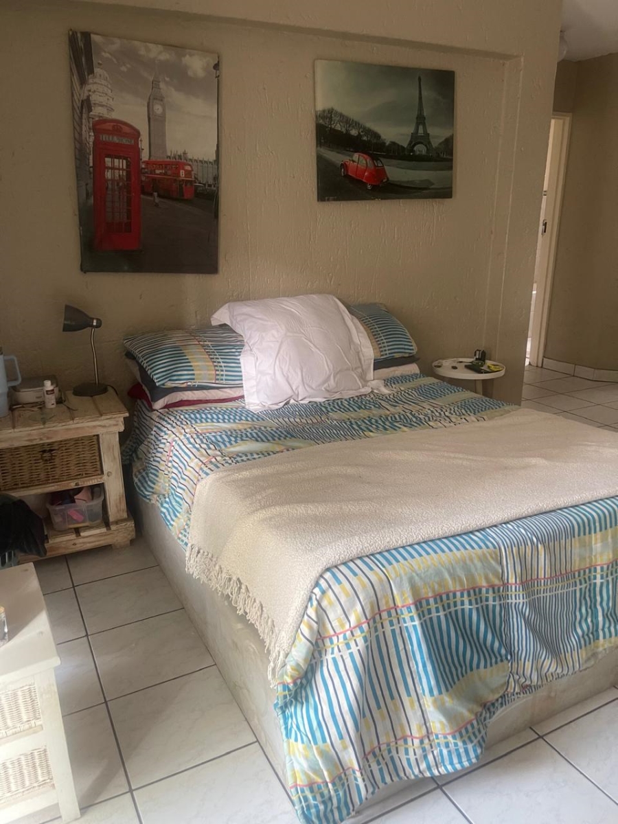 1 Bedroom Property for Sale in Vorna Valley Gauteng