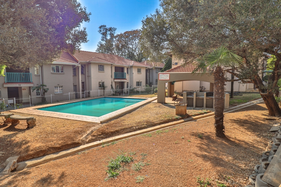 1 Bedroom Property for Sale in Vorna Valley Gauteng