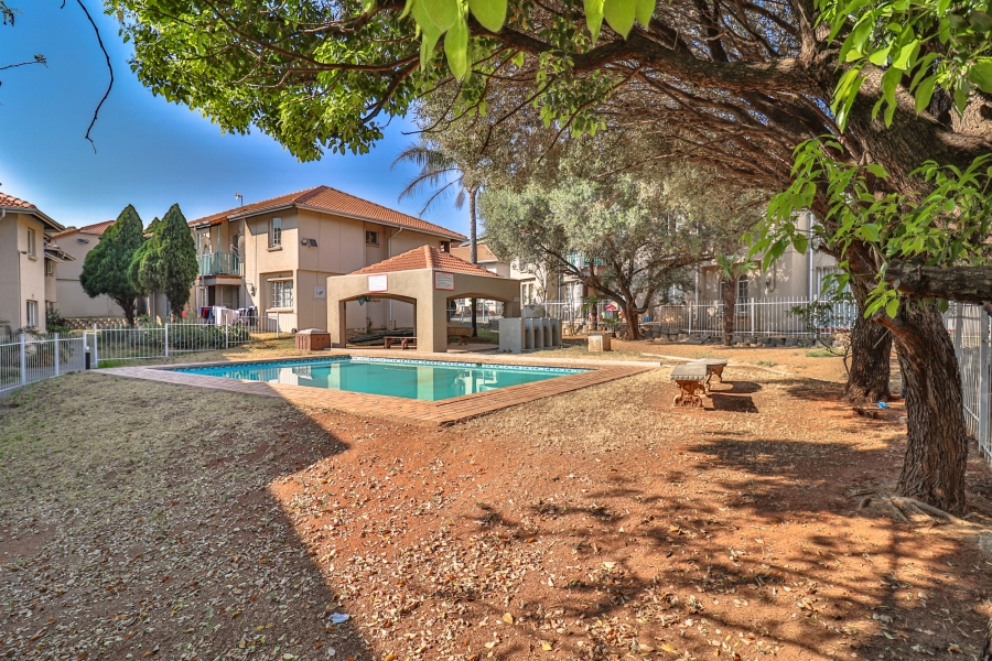 1 Bedroom Property for Sale in Vorna Valley Gauteng