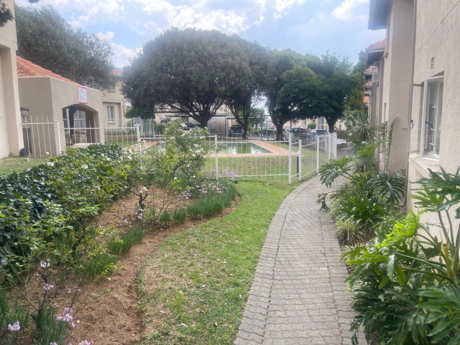 1 Bedroom Property for Sale in Vorna Valley Gauteng