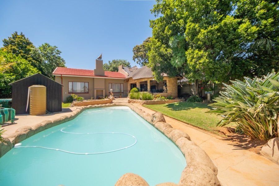 3 Bedroom Property for Sale in Breaunanda Gauteng