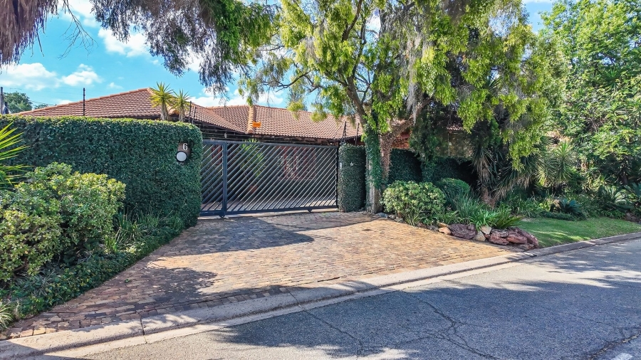 3 Bedroom Property for Sale in Hurlingham Manor Gauteng