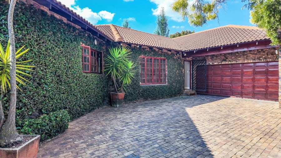 3 Bedroom Property for Sale in Hurlingham Manor Gauteng