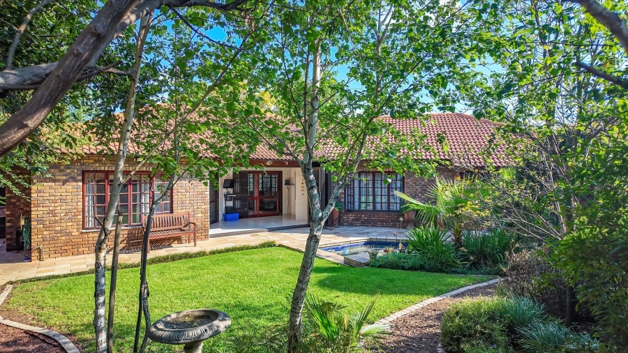 3 Bedroom Property for Sale in Hurlingham Manor Gauteng