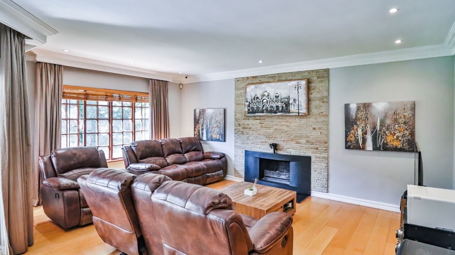 3 Bedroom Property for Sale in Hurlingham Manor Gauteng