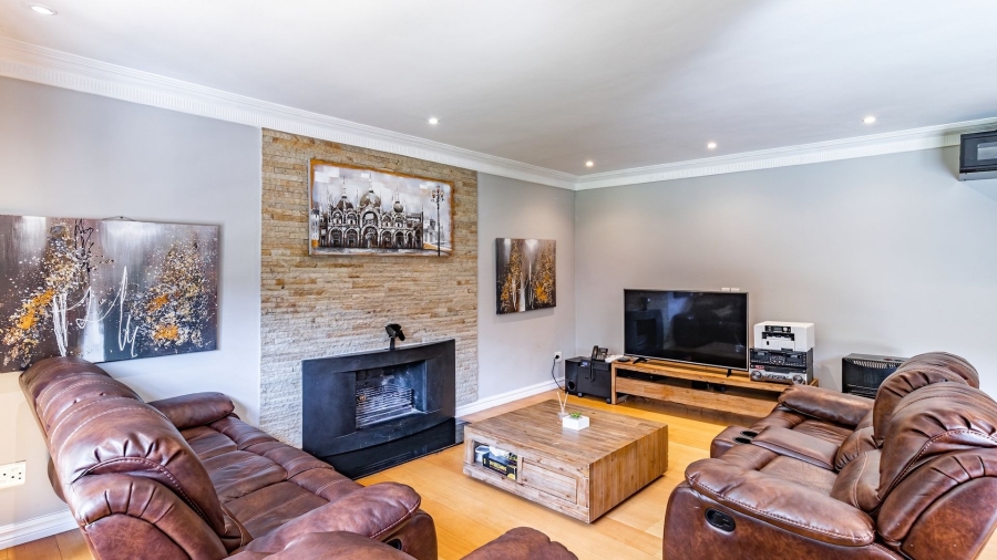 3 Bedroom Property for Sale in Hurlingham Manor Gauteng