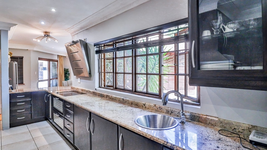 3 Bedroom Property for Sale in Hurlingham Manor Gauteng