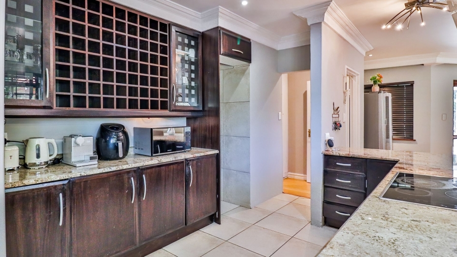 3 Bedroom Property for Sale in Hurlingham Manor Gauteng