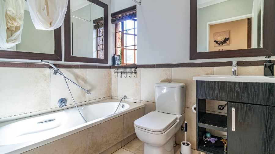 3 Bedroom Property for Sale in Hurlingham Manor Gauteng