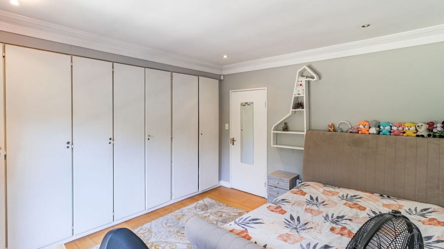 3 Bedroom Property for Sale in Hurlingham Manor Gauteng