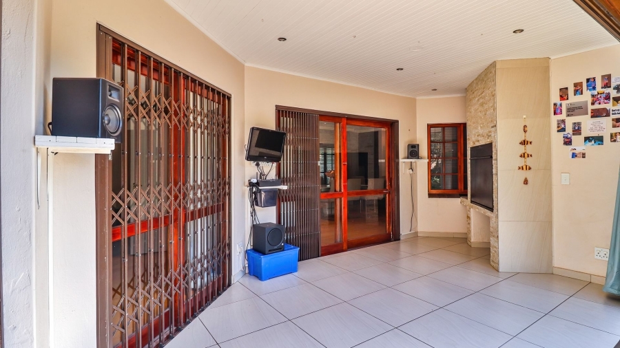 3 Bedroom Property for Sale in Hurlingham Manor Gauteng