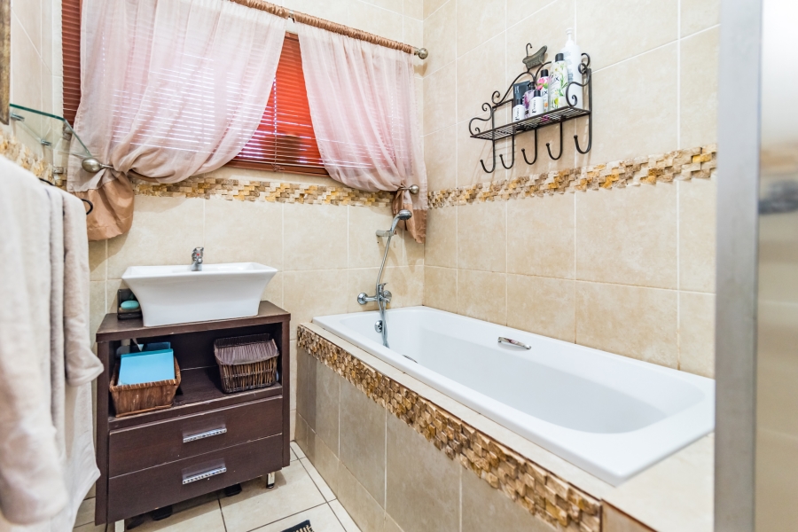 4 Bedroom Property for Sale in Wentworth Park Gauteng