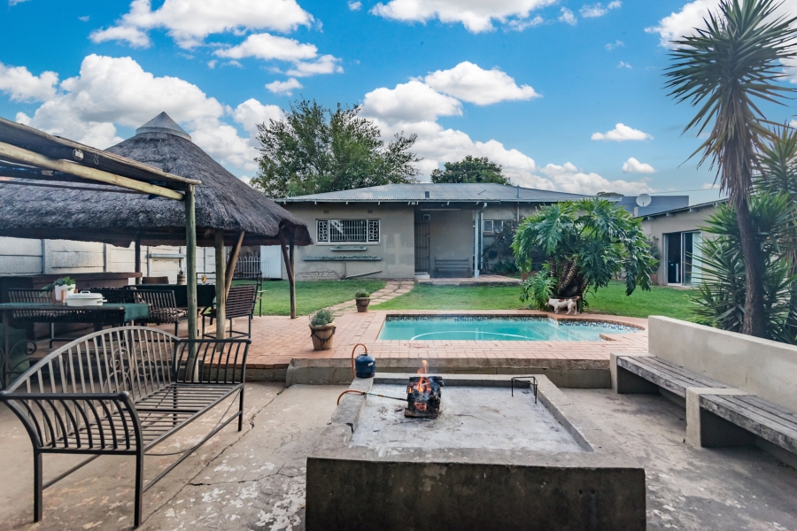 4 Bedroom Property for Sale in Wentworth Park Gauteng