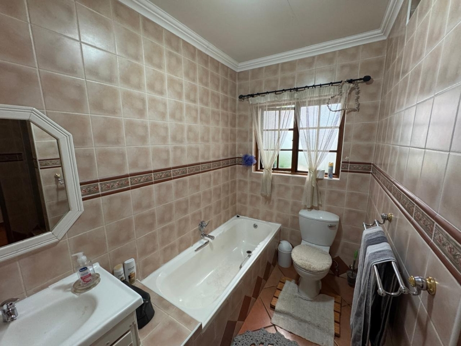 5 Bedroom Property for Sale in Brummeria Gauteng