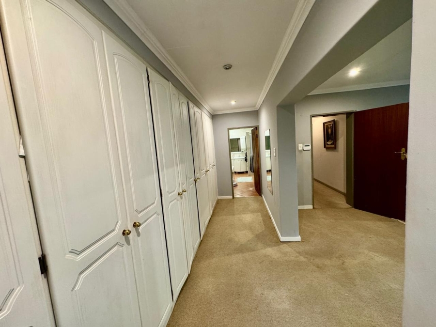 5 Bedroom Property for Sale in Brummeria Gauteng