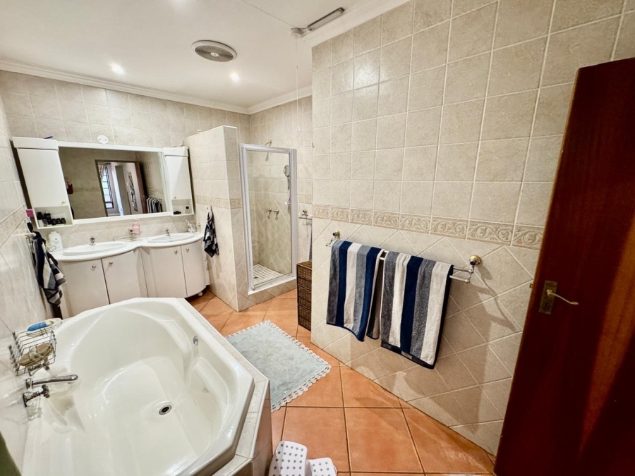 5 Bedroom Property for Sale in Brummeria Gauteng