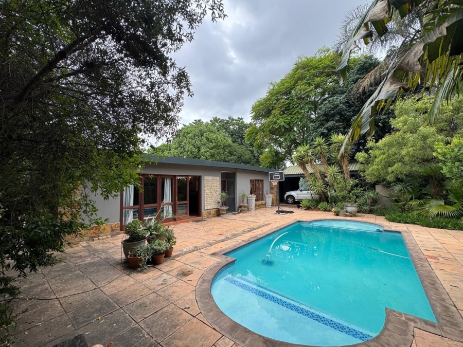 5 Bedroom Property for Sale in Brummeria Gauteng