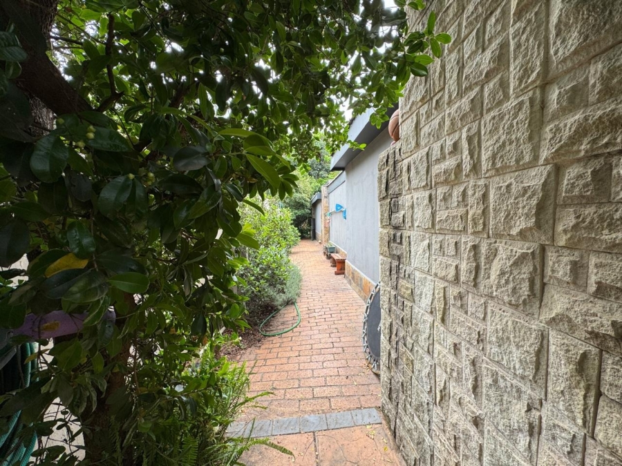 5 Bedroom Property for Sale in Brummeria Gauteng