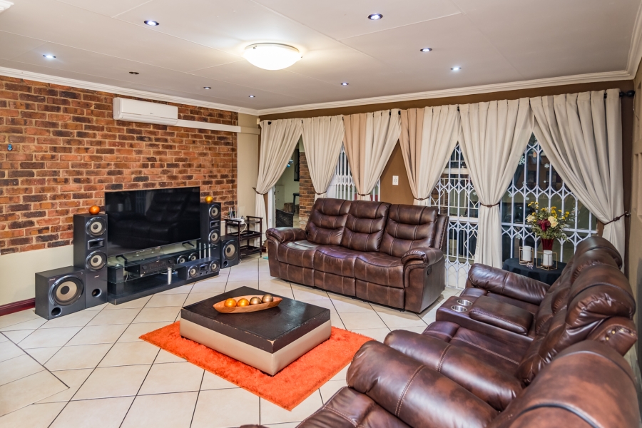 6 Bedroom Property for Sale in Noordheuwel Gauteng
