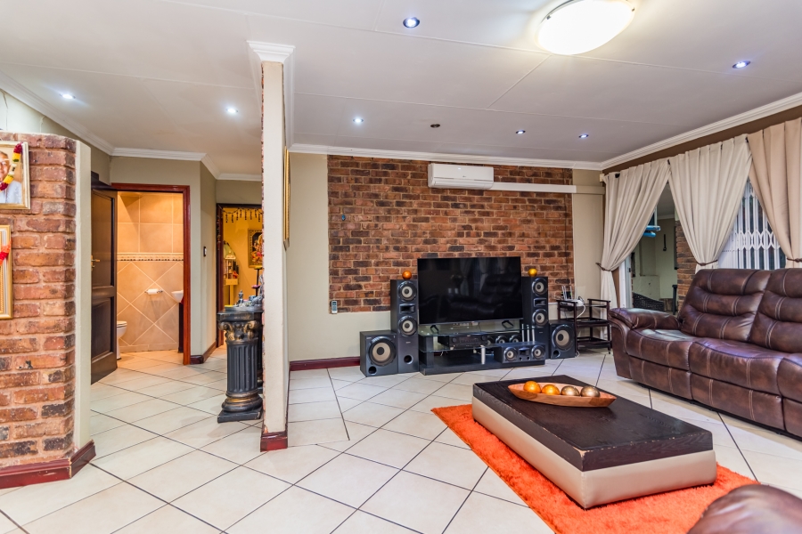 6 Bedroom Property for Sale in Noordheuwel Gauteng