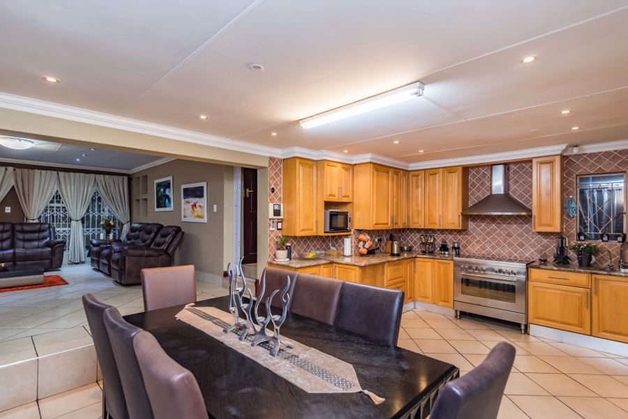 6 Bedroom Property for Sale in Noordheuwel Gauteng