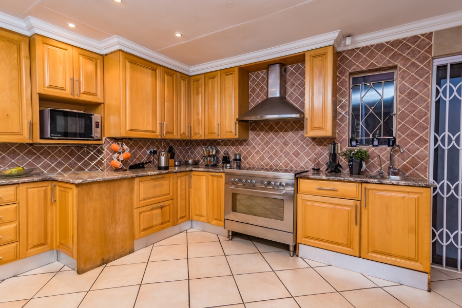 6 Bedroom Property for Sale in Noordheuwel Gauteng