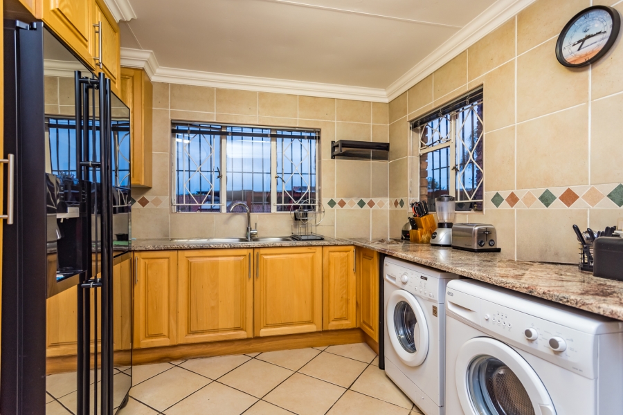 6 Bedroom Property for Sale in Noordheuwel Gauteng