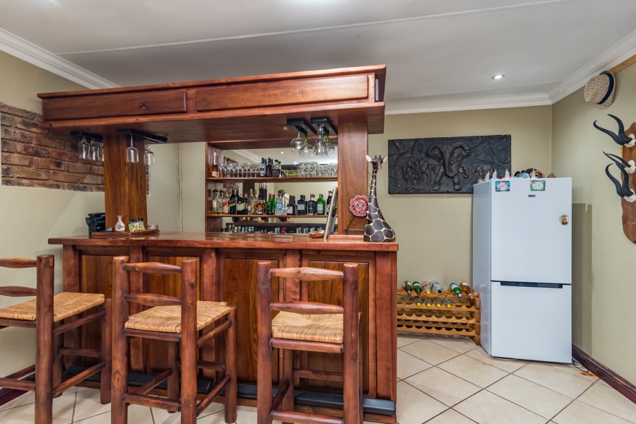 6 Bedroom Property for Sale in Noordheuwel Gauteng
