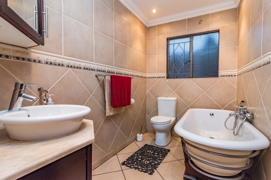 6 Bedroom Property for Sale in Noordheuwel Gauteng