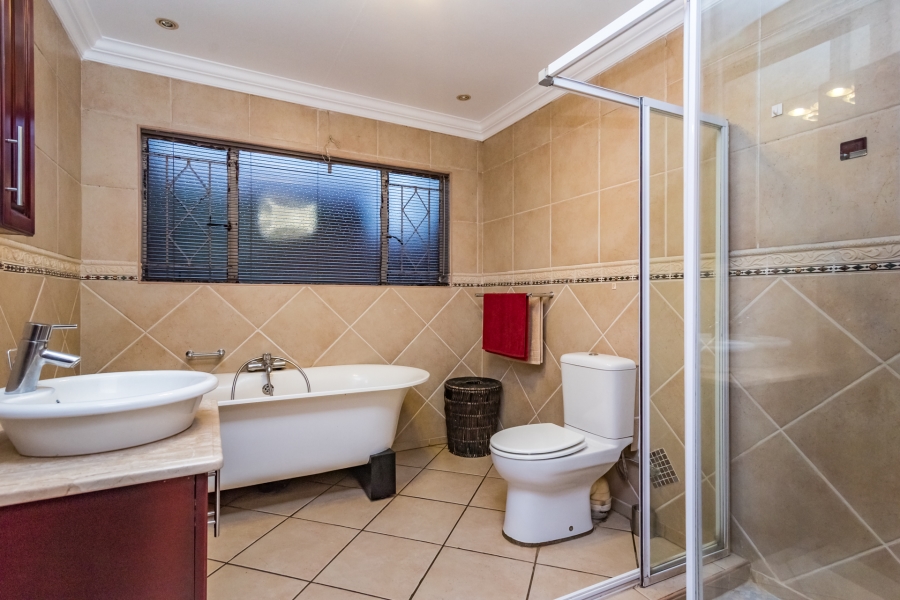 6 Bedroom Property for Sale in Noordheuwel Gauteng