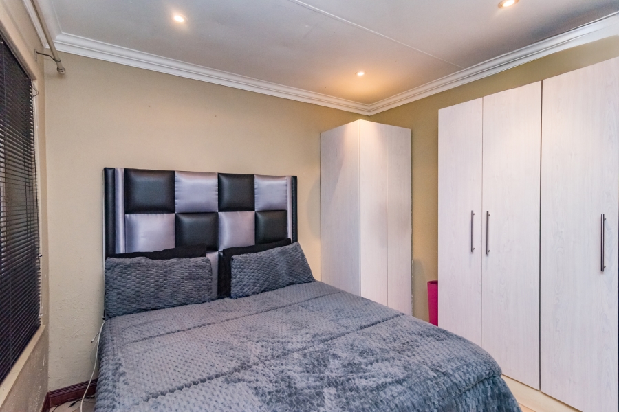 6 Bedroom Property for Sale in Noordheuwel Gauteng